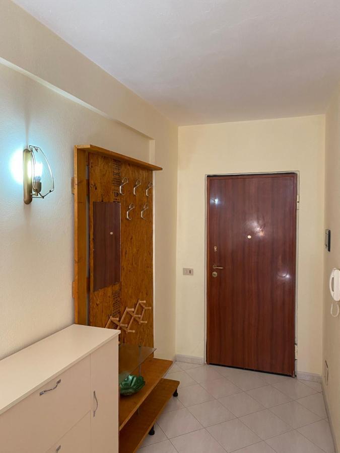Апартаменти One Apartament Дуррес Екстер'єр фото